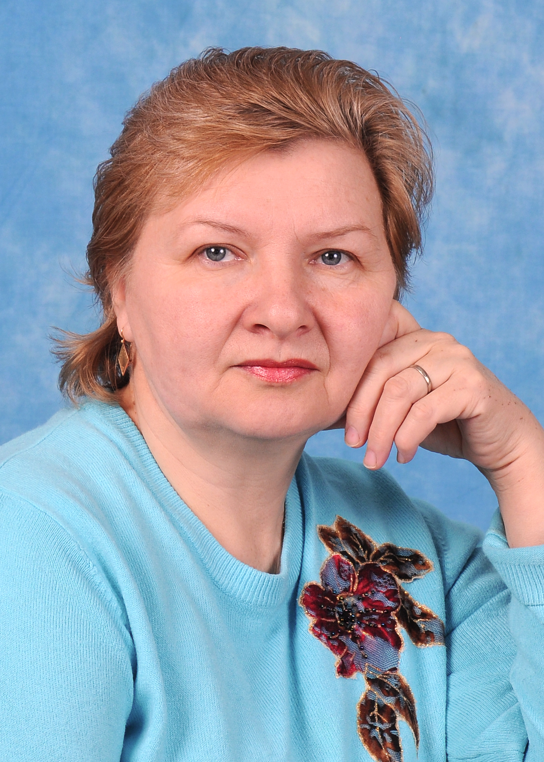 Кузина Людмила Вячеславовна, классный руководитель 7 и 8 классов